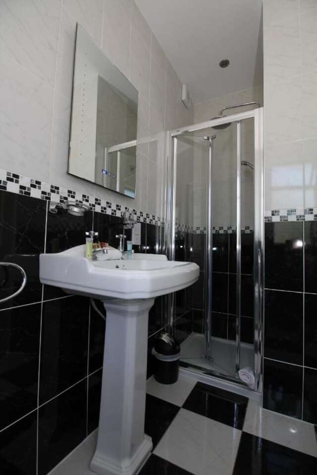 Гостевой дом Donnybrook Hall Дублин-30